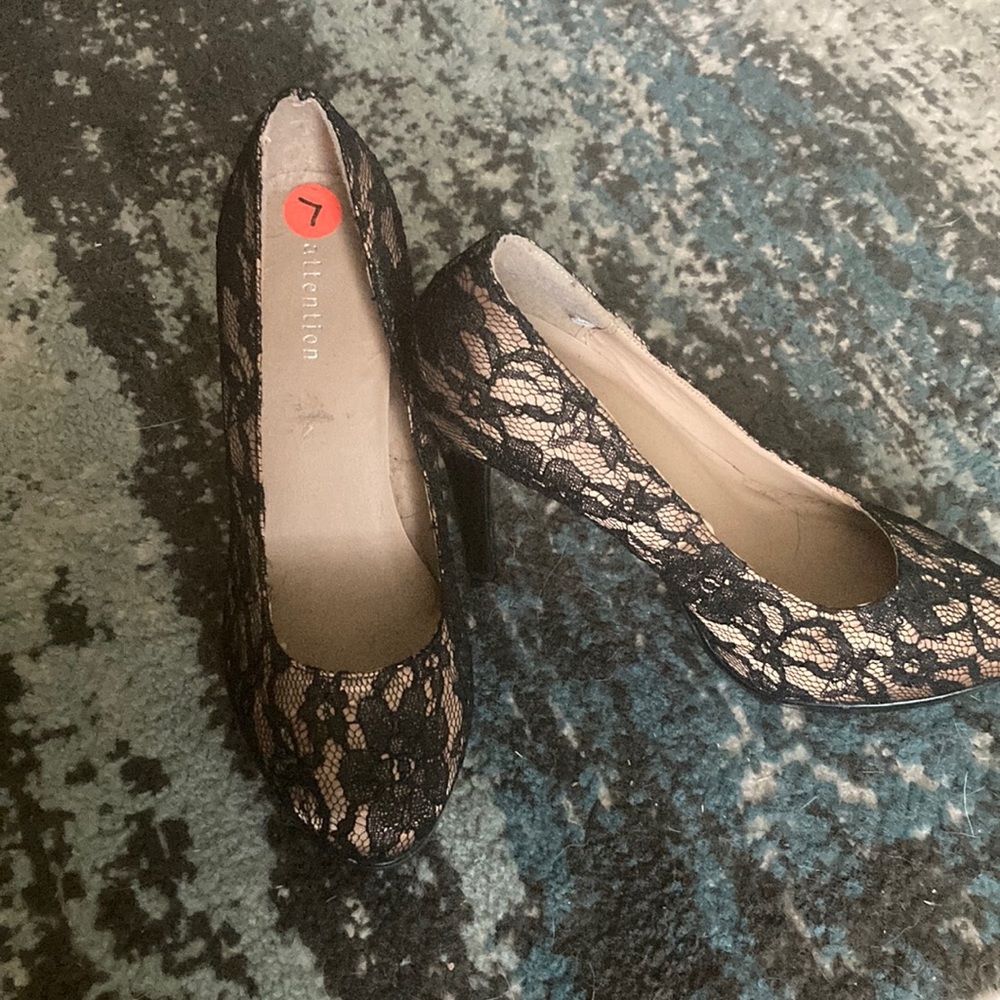 Attention black lace pumps